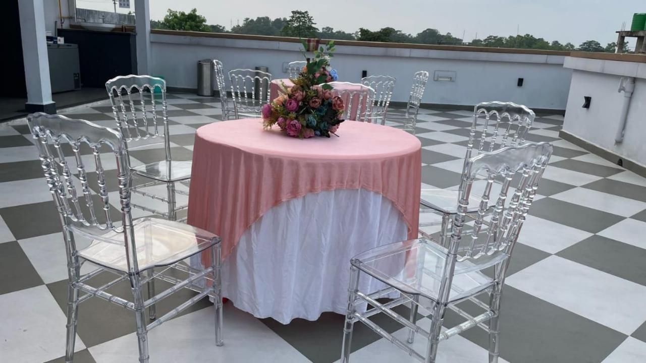 The Dibrugarh Address Hotel Luaran gambar