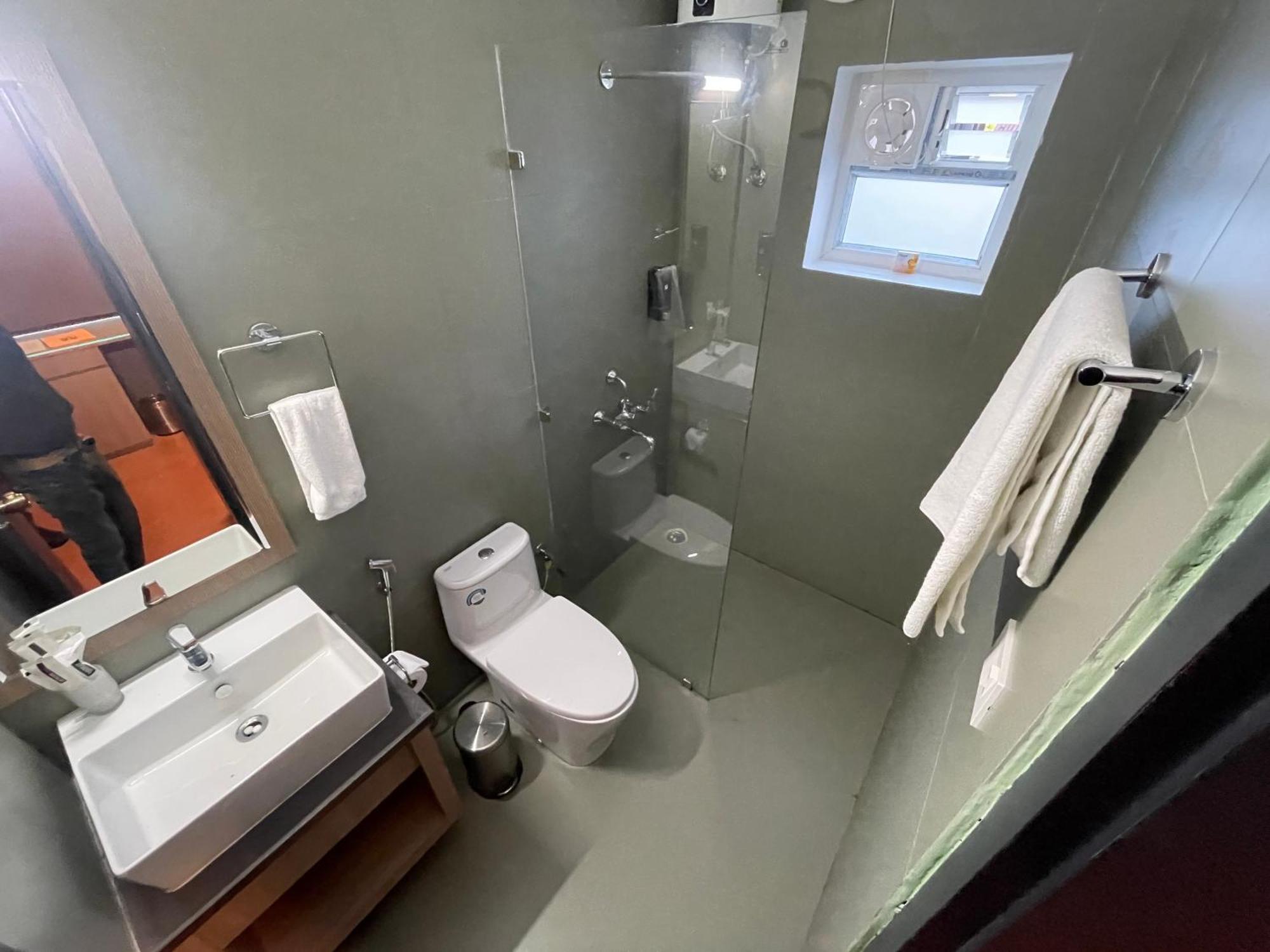 The Dibrugarh Address Hotel Luaran gambar