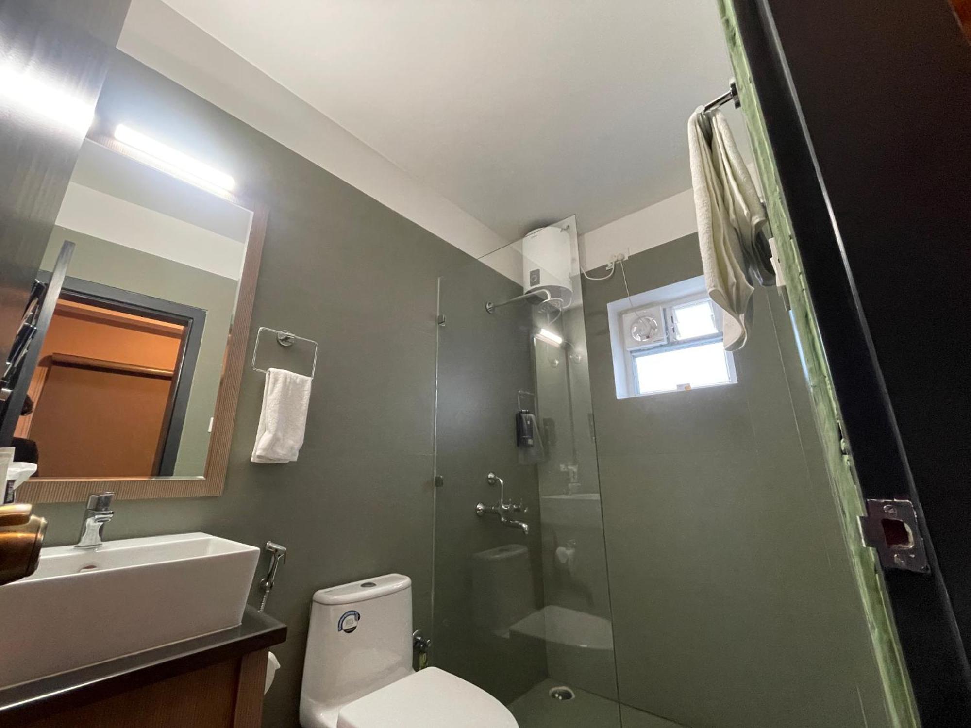 The Dibrugarh Address Hotel Luaran gambar