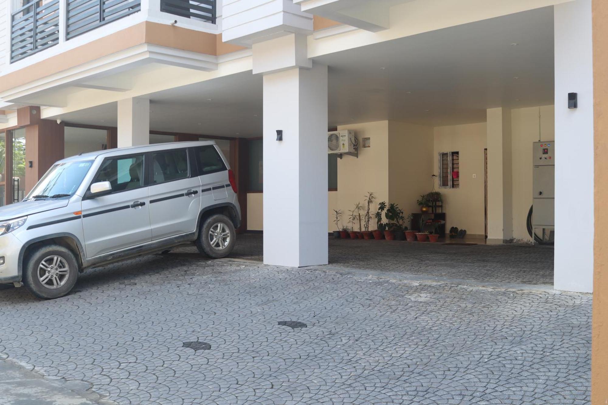 The Dibrugarh Address Hotel Luaran gambar