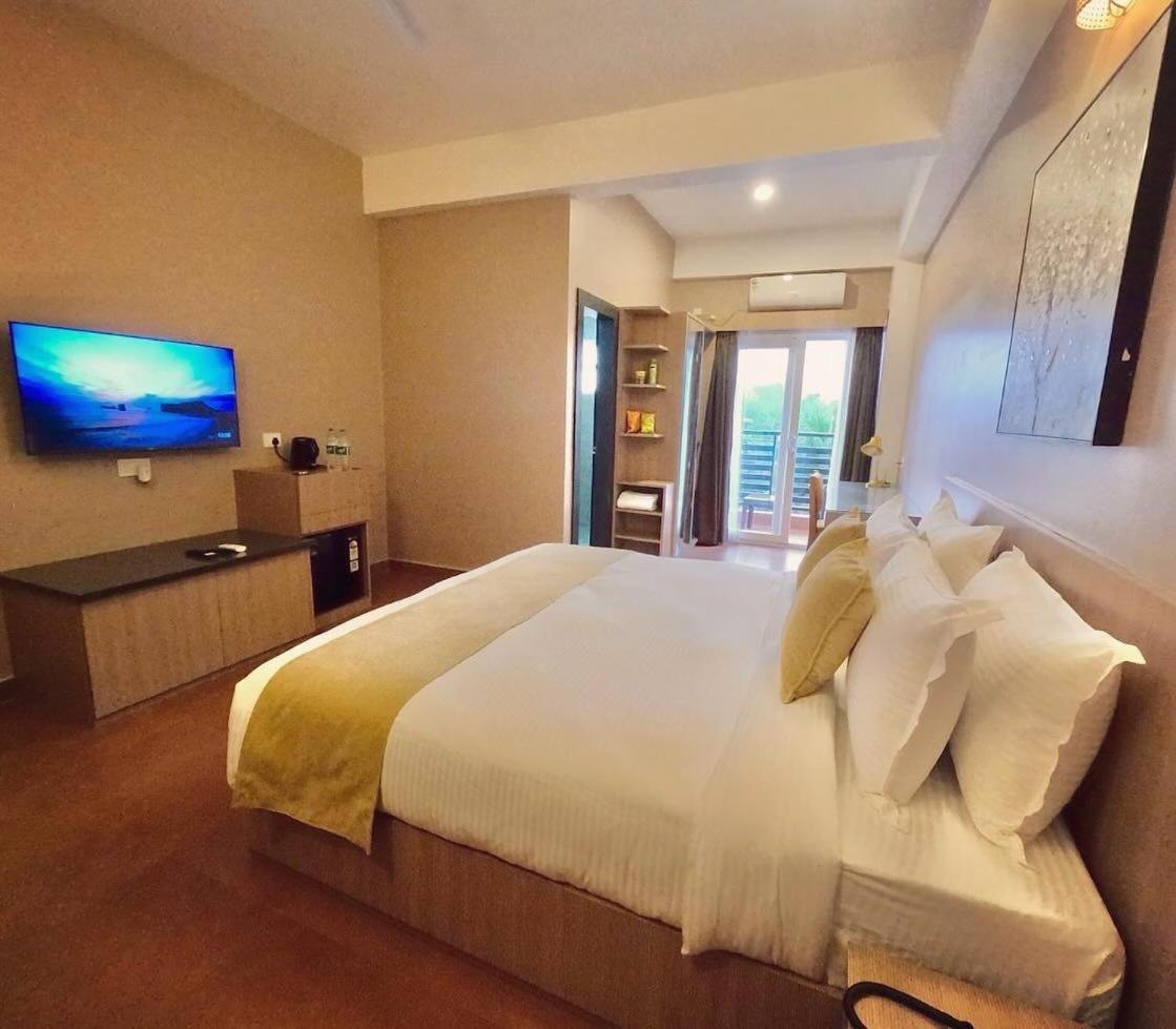 The Dibrugarh Address Hotel Luaran gambar