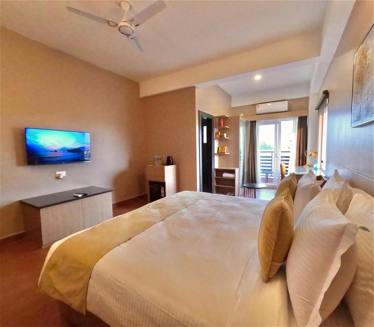 The Dibrugarh Address Hotel Luaran gambar