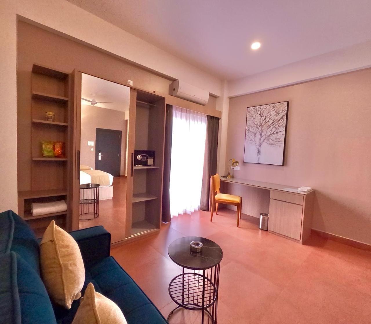 The Dibrugarh Address Hotel Luaran gambar